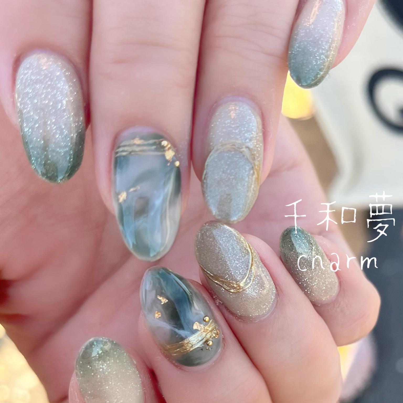 グリーン系ニュアンスネイル